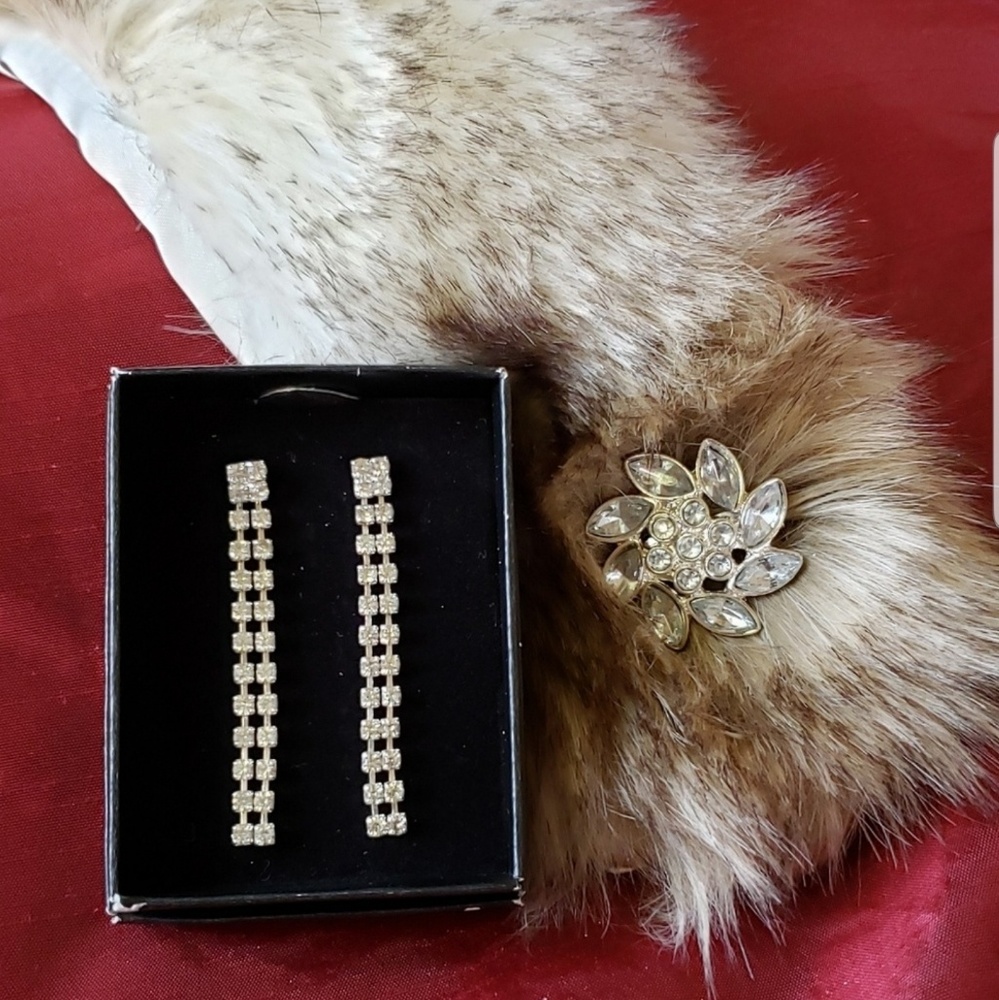 Irresistibly Sexy Tease Dangling Earrings - Picture 3 of 3